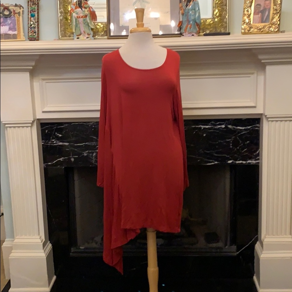 Amazing Bryn Walker asymmetrical hem top B3
